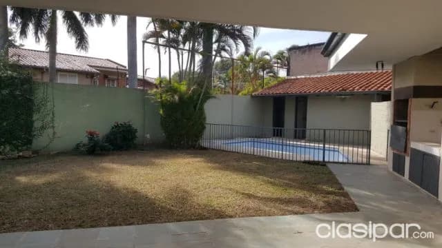 Barrio mcal. Estigarribia: Magnifica residencia, 3 dormitorios, gran patio y jardín — foto 3