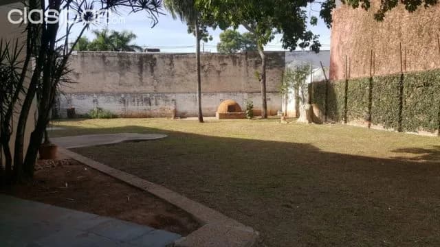 Barrio mcal. Estigarribia: Magnifica residencia, 3 dormitorios, gran patio y jardín — foto 4