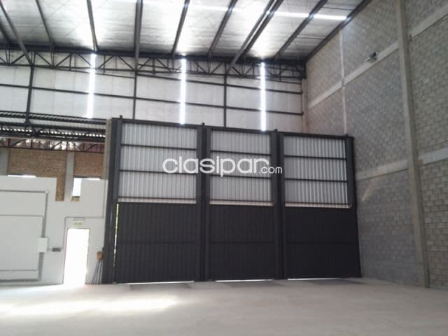 Depositos de 1.050m2 con oficinas y baños en Villa Elisa — foto 1