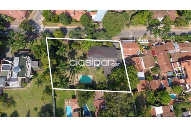 Amplia Residencia en Ycua Sati 1,750,000 USD
