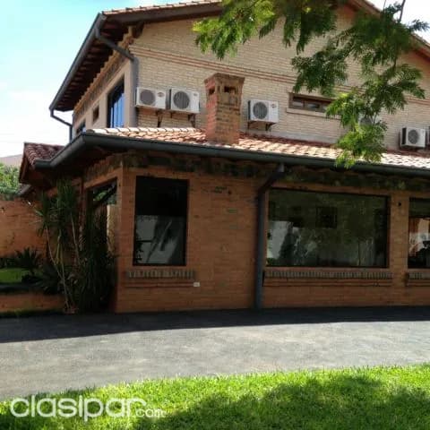Bo Herrera prox. Avda. Mcal. Lopez: 960m2, elegante residencia, gran jardín, 650.000 usd — foto 2