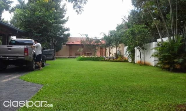 Bo Herrera prox. Avda. Mcal. Lopez: 960m2, elegante residencia, gran jardín, 650.000 usd — foto 5