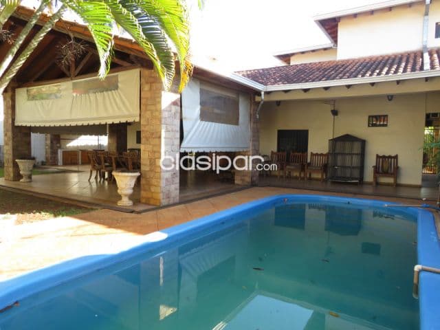 Lujosa residencia de 06 habitaciones en barrio boqueron