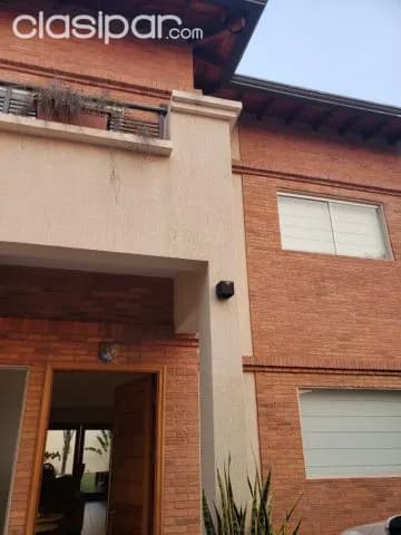 Bo. Mcal. Estigarribia súper residencial: Vendo residencia 350m2 – 3 dormit, jardín, foto 3