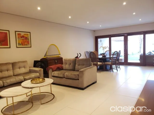 Bo. Mcal. Estigarribia súper residencial: Vendo residencia 350m2 – 3 dormit, jardín, foto 5