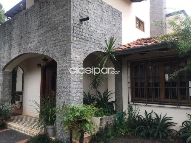 Hermosa Casa en Asuncion - Villa Aurelia en esquina
