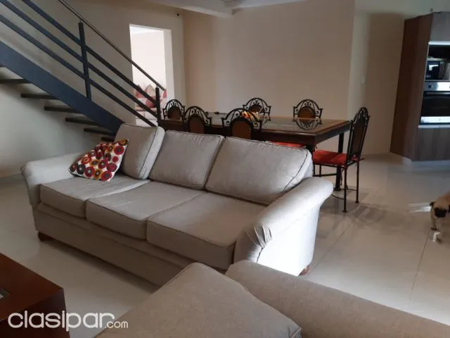 Bo. Mcal. Estigarribia: Elegante triplex, totalmente amoblado, decorado, 3 suites, jardín — foto 3
