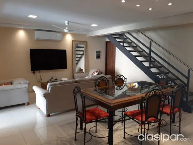 Bo. Mcal. Estigarribia: Elegante triplex, totalmente amoblado, decorado, 3 suites, jardín — foto 4