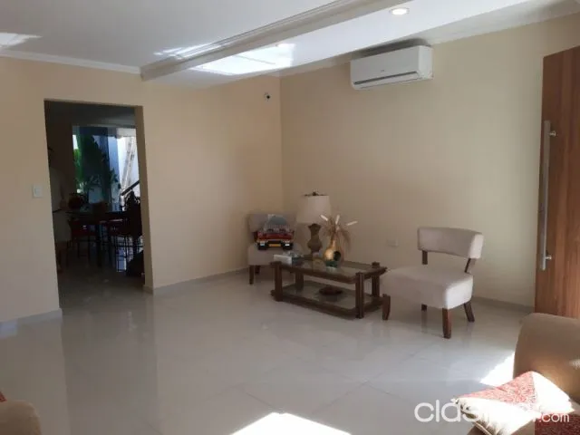 Bo. Mcal. Estigarribia: Elegante triplex, totalmente amoblado, decorado, 3 suites, jardín — foto 5
