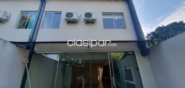 Bº mburucuyá: Elegante, full amoblado y equipado, 3 suites, 1.600 usd