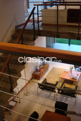 Prox. Lumen – Trinidad: Elegantísima residencia, 3 suites, jardín, piscina, 1.200 usd — foto 4