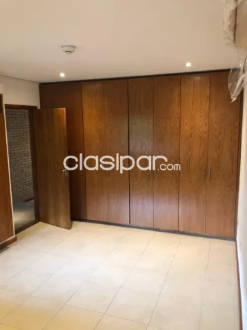 Prox. Lumen – Trinidad: Elegantísima residencia, 3 suites, jardín, piscina, 1.200 usd — foto 5