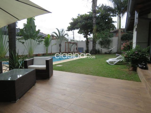 Mburucuyá: 900m2 – elegante residencia en venta – 680.000 usd