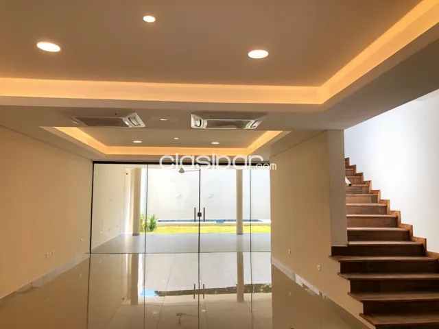 Prox. Univ. Americana (bº Jara): Elegante residencia minimalista, 4 suites, jardín — foto 3
