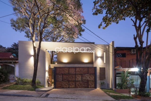 Mburucuyá: Elegante residencia loft, 3 dormit, jardín, piscina, 2.400 usd