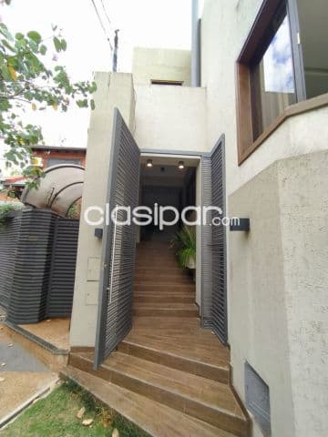 Ykua sati / goethe: Elegante residencia amoblada, 3 suites, jardín, piscina, 2.100 usd