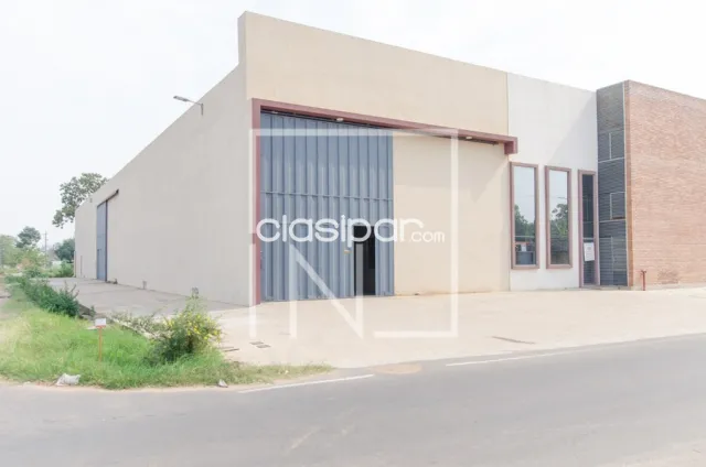 Bo san jorge – caballeria – transchaco: Impecables 1.100m2 + oficinas, impecable estado — foto 2