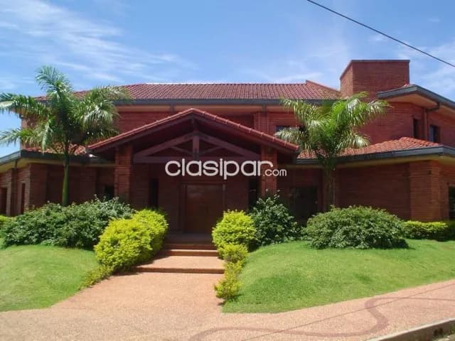 Mburucuyá / 1er presidente: Elegante residencia, 4 suites, gran jardín, sauna, piscina — foto 2