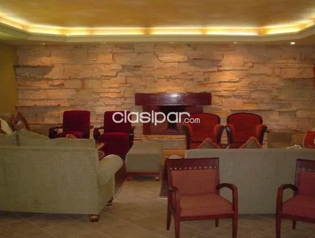 Mburucuyá / 1er presidente: Elegante residencia, 4 suites, gran jardín, sauna, piscina — foto 4