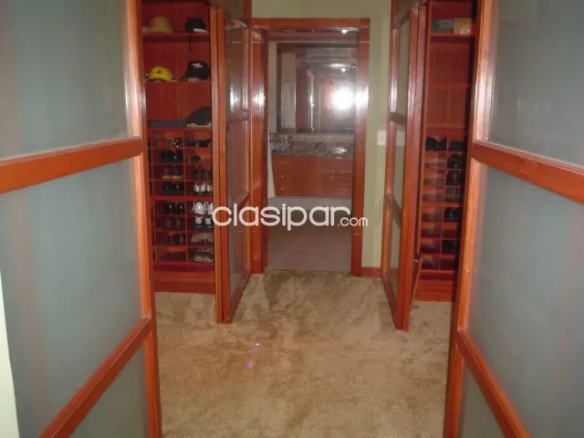 Mburucuyá / 1er presidente: Elegante residencia, 4 suites, gran jardín, sauna, piscina — foto 5