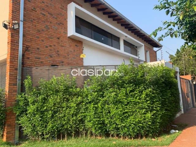 Villa aurelia: Elegante residencia dúplex, 3 suites, jardín, piscina – 1.800 usd, foto 3