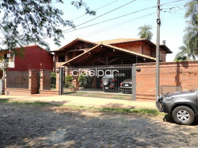 Mburucuyá – quinta sosa: 720m2 – importante residencia, gran jardín, piscina