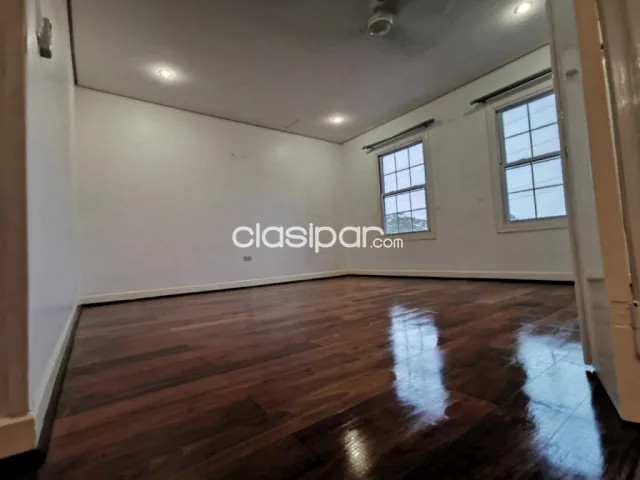 Mburucuyá – Trinidad: Elegante residencia estilo ingles, 4suites, jardín, piscina, foto 4