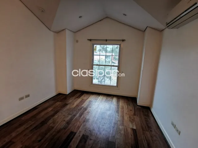 Mburucuyá – Trinidad: Elegante residencia estilo ingles, 4suites, jardín, piscina, foto 5