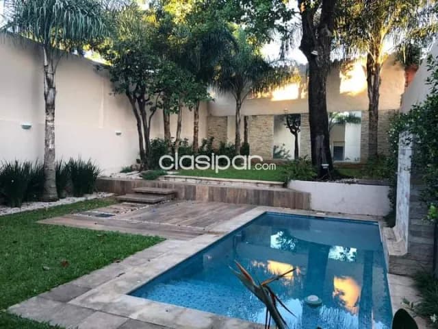 Prox. Wtc, la galería, ycua sati: Elegante residencia en venta, 4 suite, amplio jardín, foto 2