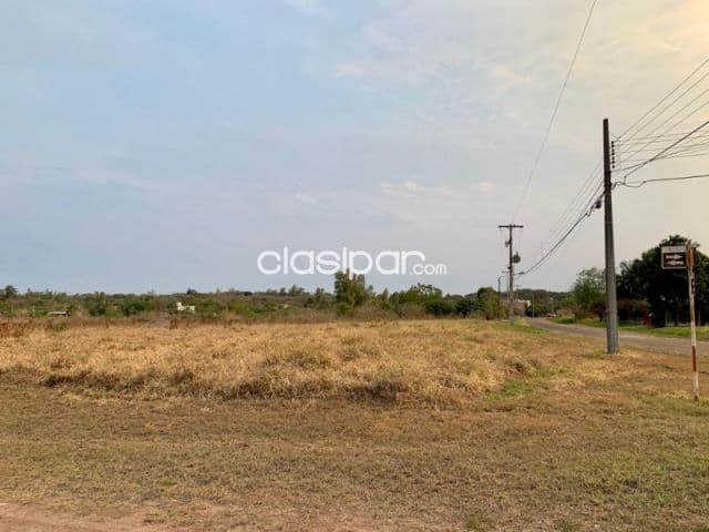 ¡En VENTA! Lote en Esquina de 2.349 m2 en Surubi´i. (ID815)