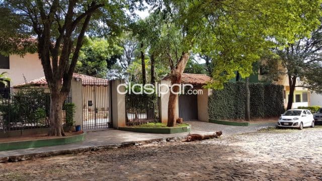 Fdo de la mora: 1.665m2, maravillosa residencia p/ vivienda o empresa, hermoso jardín