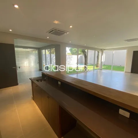 Sma. Trinidad: Elegante residencia minimalista – 720m2, 4 suites, jardín, piscina, foto 4
