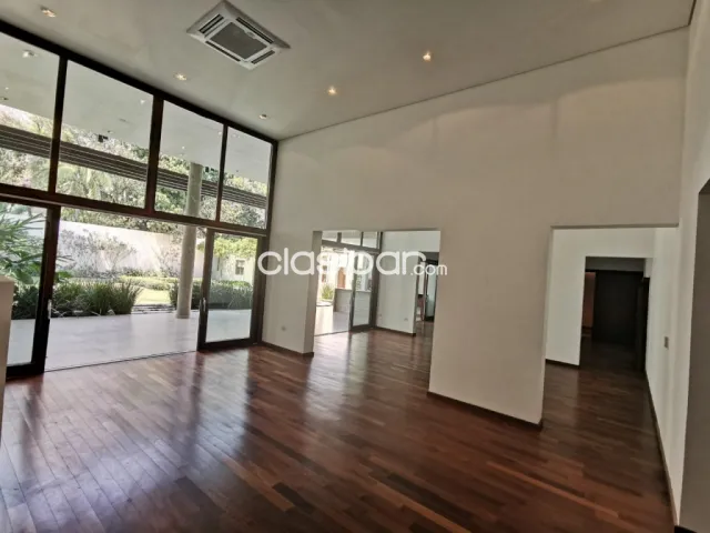 Los laureles / mcal. Estigarribia: Elegenatisima residencia minimalista, 5 suites, jardín — foto 3