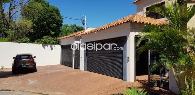 Manorá prox asa, en bº privado: Exclusiva residencia, 3 suites, jardín, piscina, amoblado