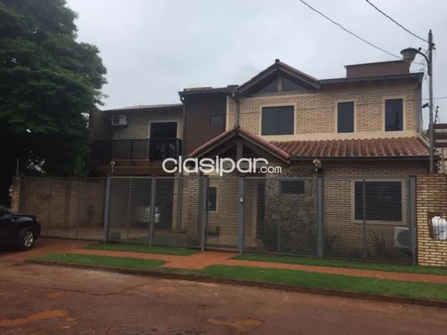 Hermosa casa con piscina en barrio San José!! — foto 2