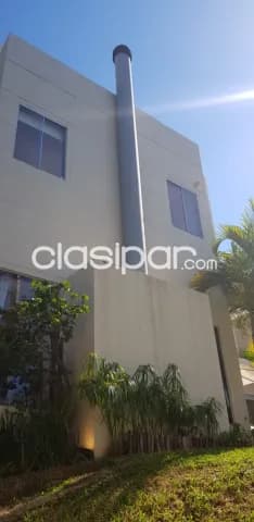 Mburucuya / la piedad: Sofisticada residencia loft, impecable estado, 3 suites, jardín — foto 2