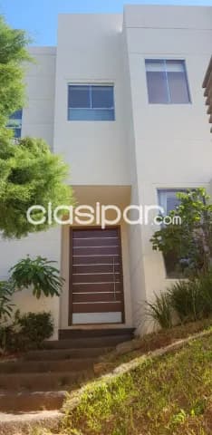 Mburucuya / la piedad: Sofisticada residencia loft, impecable estado, 3 suites, jardín — foto 3