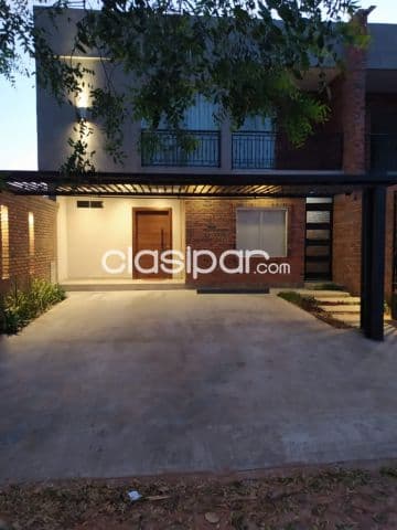 Yacht y golf club – Lambaré: 209m2, a estrenar 2 elegantes dúplex, 3 dormit, jardín