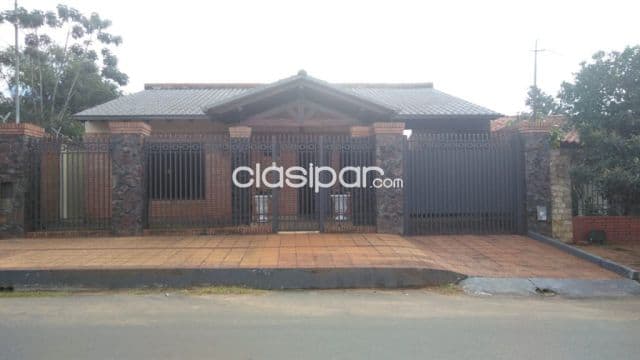 Capiatá / aratirí: 658 m2, lujosa residencia en oferta, 4 dormit, gran jardín, foto 1