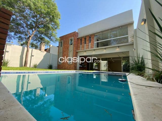 Mburucuyá a estrenar: Imponente residencia, 4 dormitorios, jardín, piscina, 500.000 usd