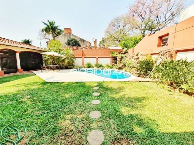 Carmelitas / col americano: Magnifica residencia, 3 dormitorios, gran jardín, piscina