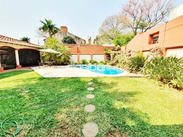 Carmelitas / col americano: Magnifica residencia, 3 dormitorios, gran jardín, piscina — foto 2