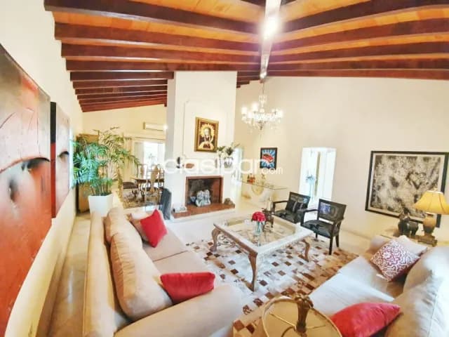 Carmelitas / col americano: Magnifica residencia, 3 dormitorios, gran jardín, piscina — foto 3