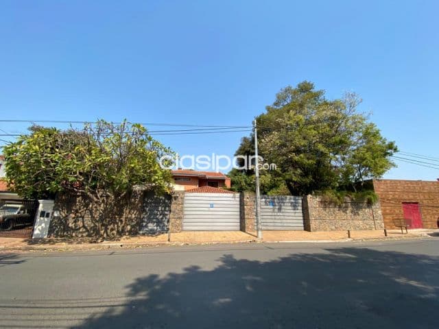 Bº Jara, sanatorio. Sta julia: 1.847m2, distinguida residencia, 4 dormitorios, gran jardín, foto 1