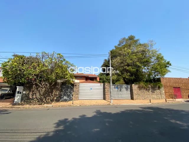 Bº Jara, sanatorio. Sta julia: 1.847m2, distinguida residencia, 4 dormitorios, gran jardín, foto 2