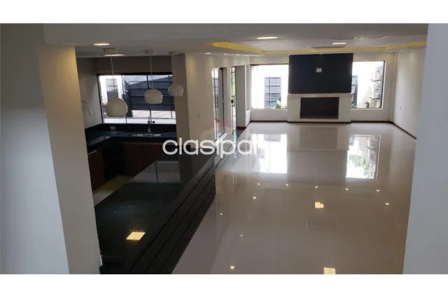 residencia de lujo con piscina. Cuenta con 5 habitaciones — foto 3