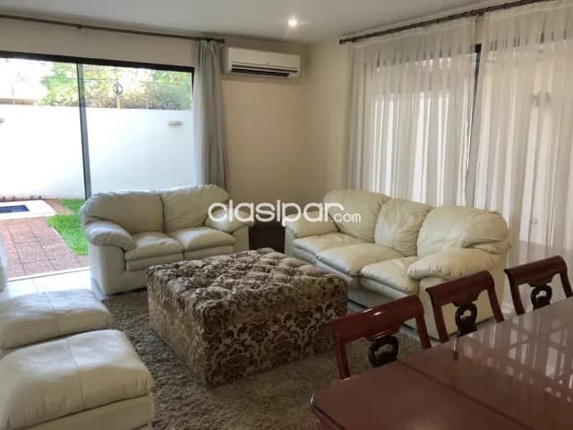 Mburucuyá: Elegante residencia finamente amoblada, jardín, 10.000.000 gs. Negociable — foto 2