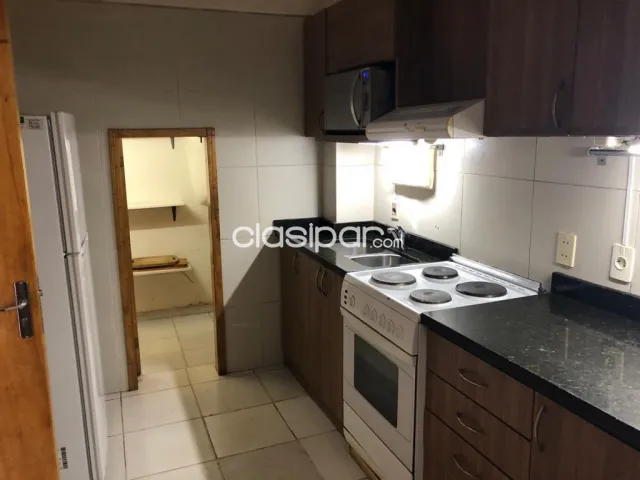 Mburucuyá: Elegante residencia finamente amoblada, jardín, 10.000.000 gs. Negociable — foto 4