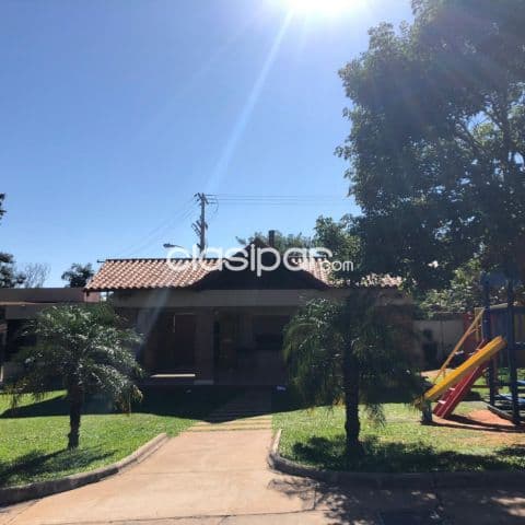 Hermosa casa en Luque - barrio cerrado