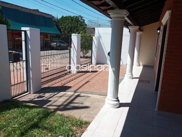 💥 IMPECABLE CASA para Vivienda u Oficina, ALQUILO EN Barrio Ycuá Satí!!💥 — foto 3